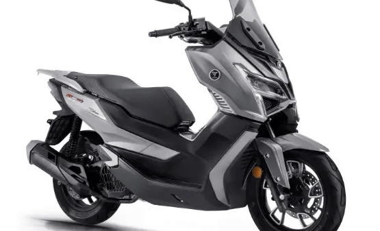 44升本田pcx,售价22990元,百公里油耗2.4升长按二维码,关注视频号