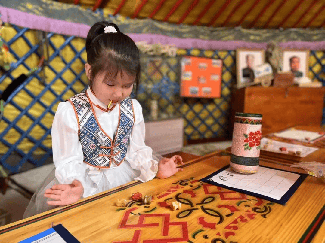 立德树人丨欢度六一儿童节 共绘民族团结情——经棚蒙古族幼儿园开展