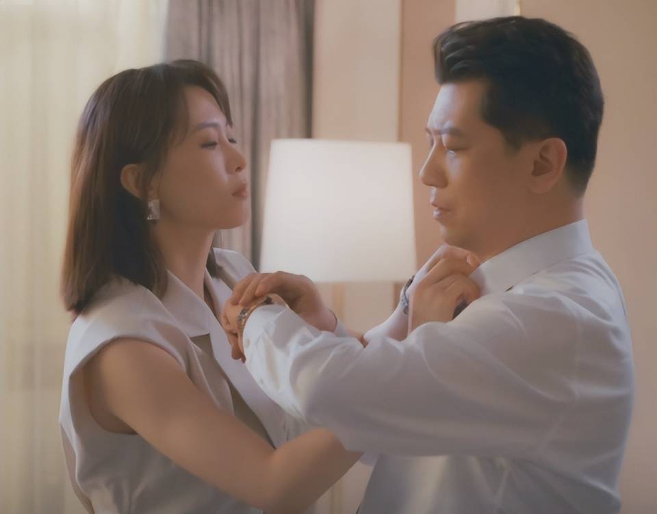 戏里左小青与田雨组cp,没错就是那个受气的家庭主妇.