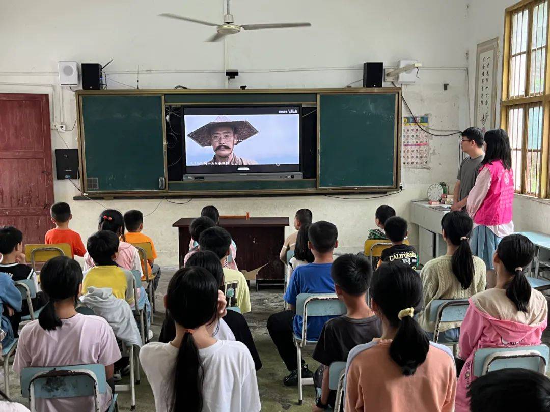五指峰乡东山镇妇联邀请家庭教育讲师刘海珍在上犹县第五小学开展"