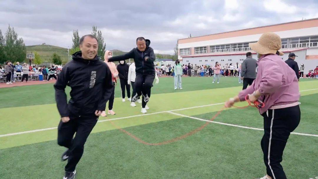 运动激扬童趣 竞技享受快乐--林西县林西镇小学