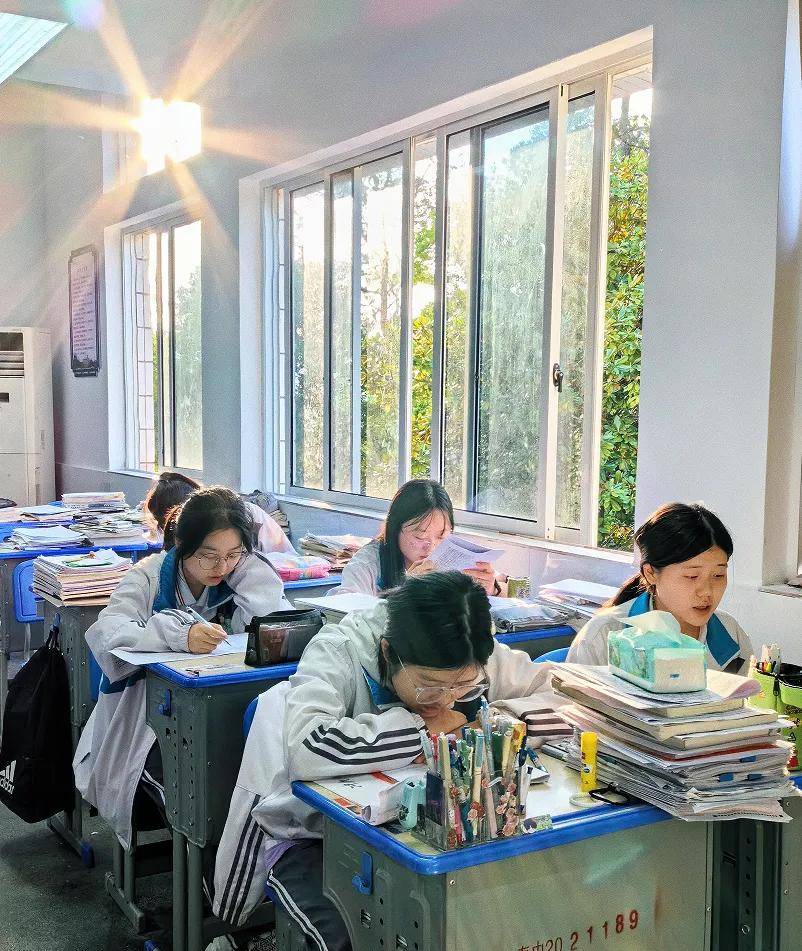 最近在建德高中拍下的画面!看过笑了,笑过哭了