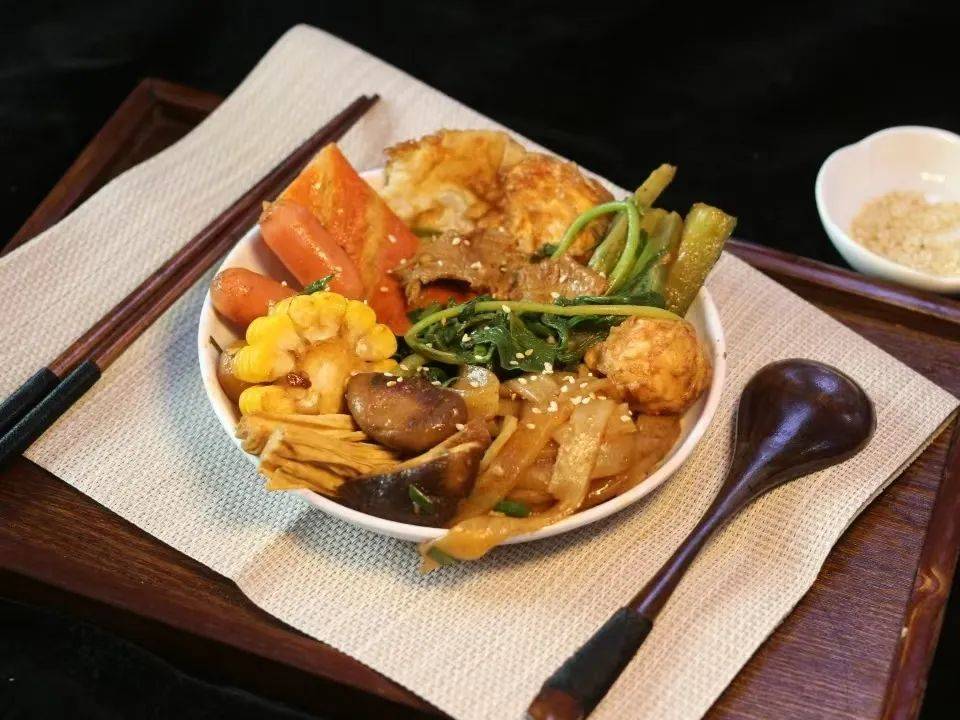 烟火食堂碗勺已准备好等待你寻觅幸福的意义材塗餐厅一楼面包馨园餐厅