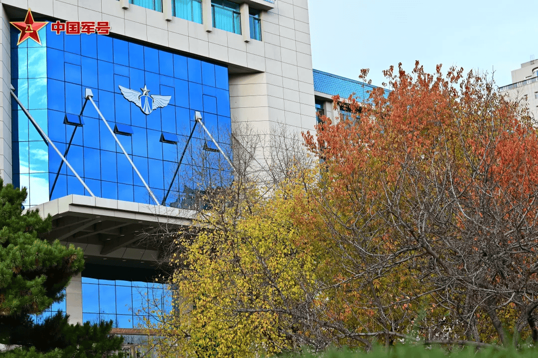 我们在军校等你!