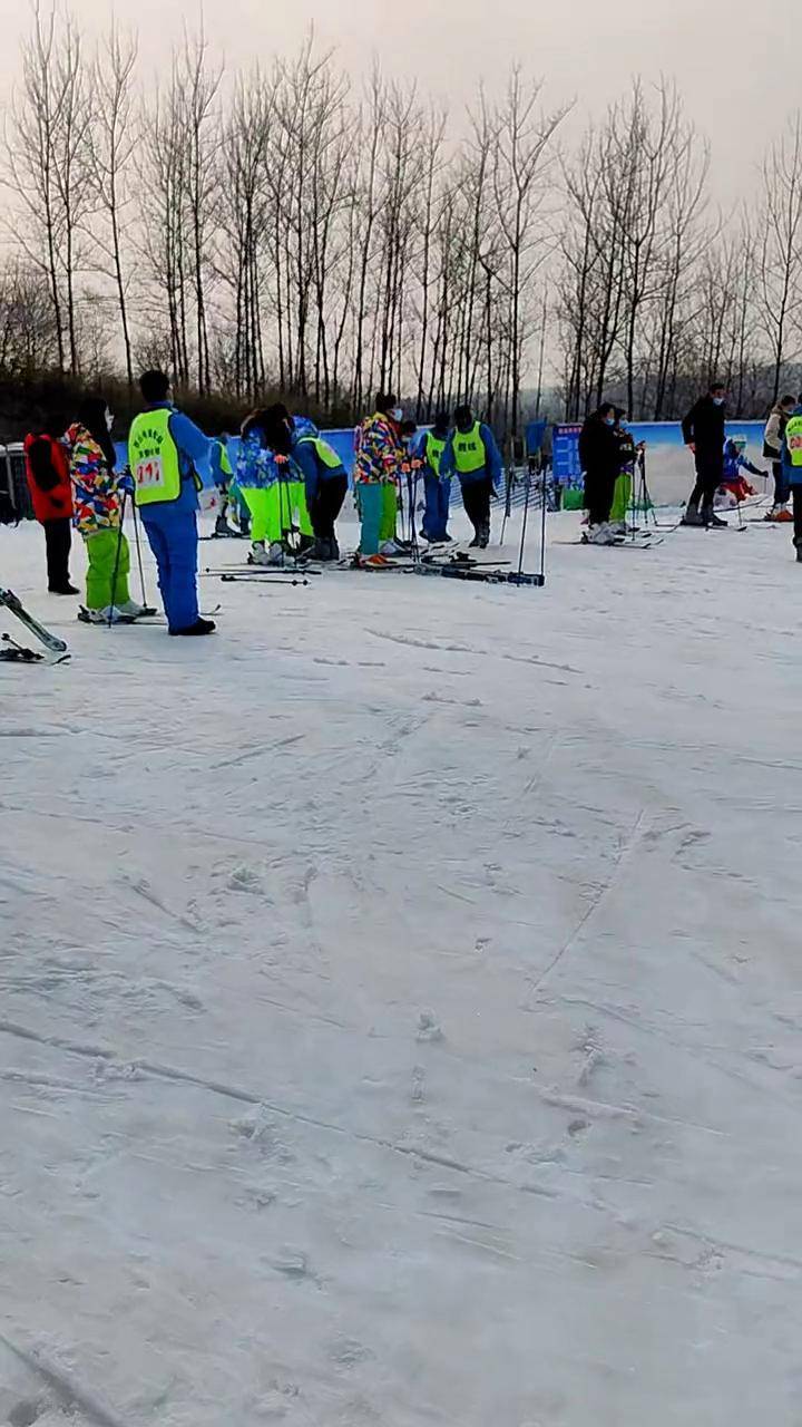 雪地里撒欢 滑雪 滑雪 盱眙铁山寺滑雪场 陪伴孩子的美好时光