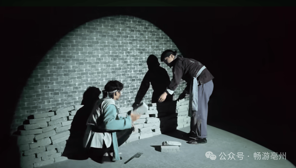 来运兵道挑战一场大富豪版的诗词背诵挑战赛吧,在大转盘上设置五首