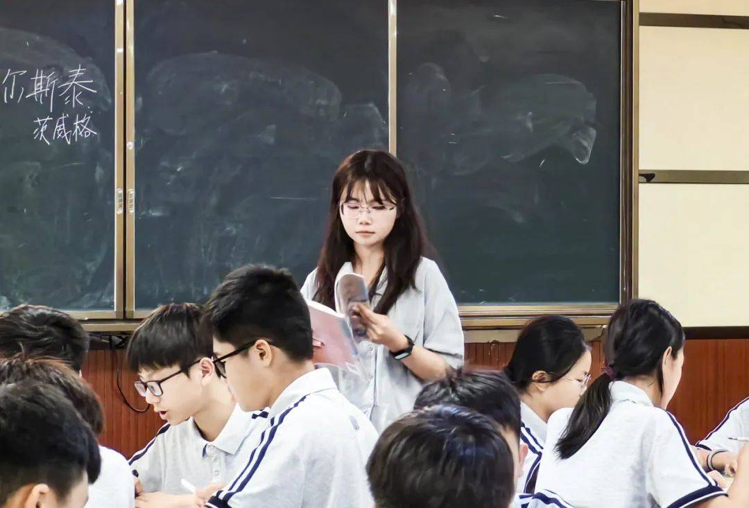 青蓝萃志,初绽光芒——记柳州铁一中学(初中部)教育集团见习教师考核