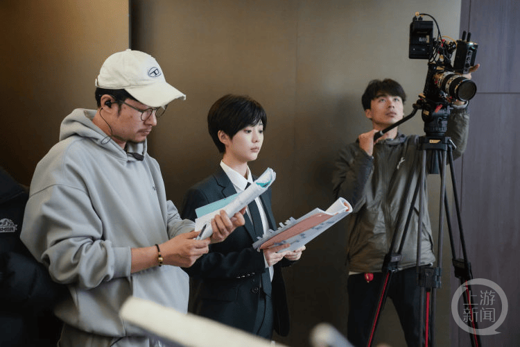 又连续拍摄了《季总您的马甲叒掉了》《恰似寒冰遇骄阳》等10多部短剧