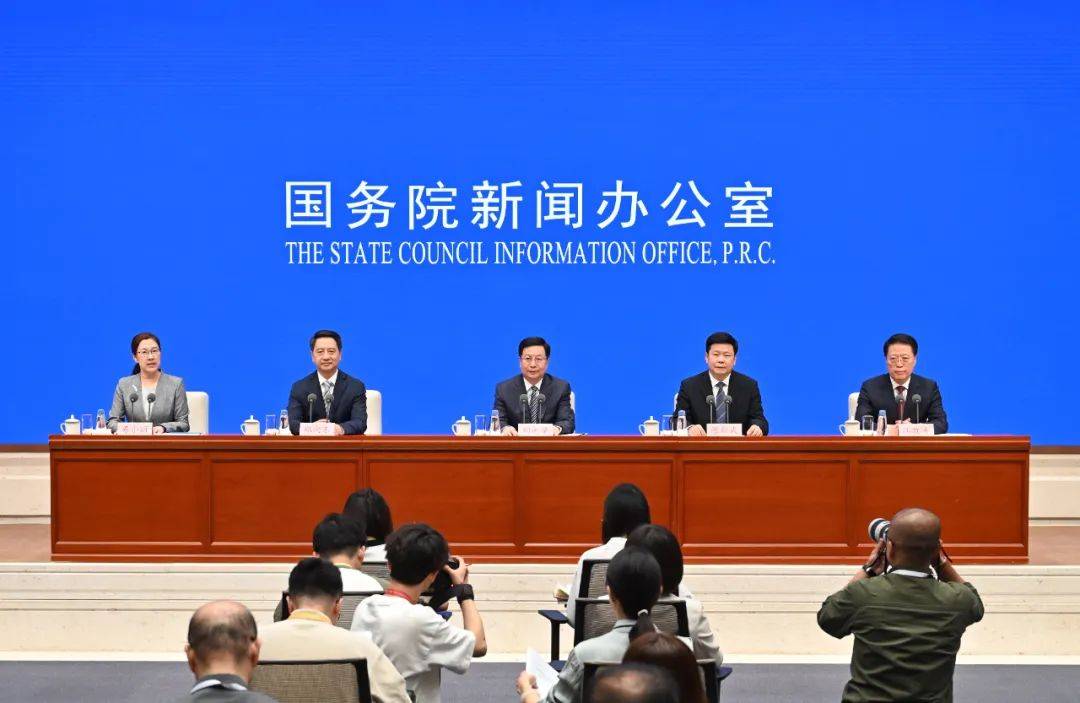 市委常委,秘书长作主发布谱写中国式现代化重庆篇章"内陆开放综合枢纽