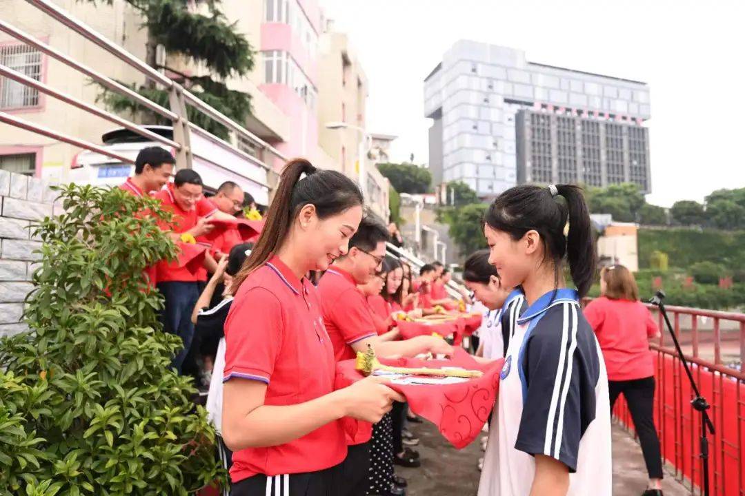 四川高考前的这些画面,让人红了双眼.