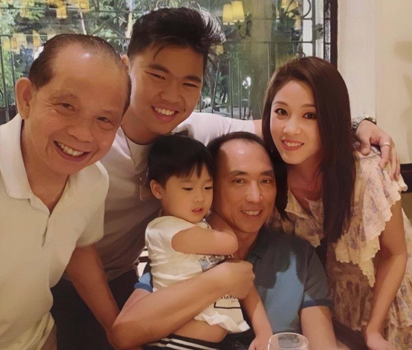 她是港姐冠军,嫁豪门经历不光彩长子优秀,今50岁保养效果太惊人