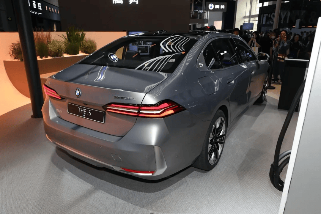 "宝马腰斩式大降价",17万买宝马?再不努力就只能买bba了?