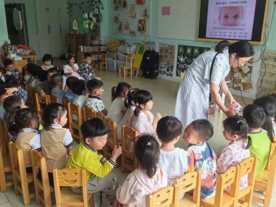 二,走进幼儿园,护眼从小做起全椒县人民医院眼科主任须家升和主治
