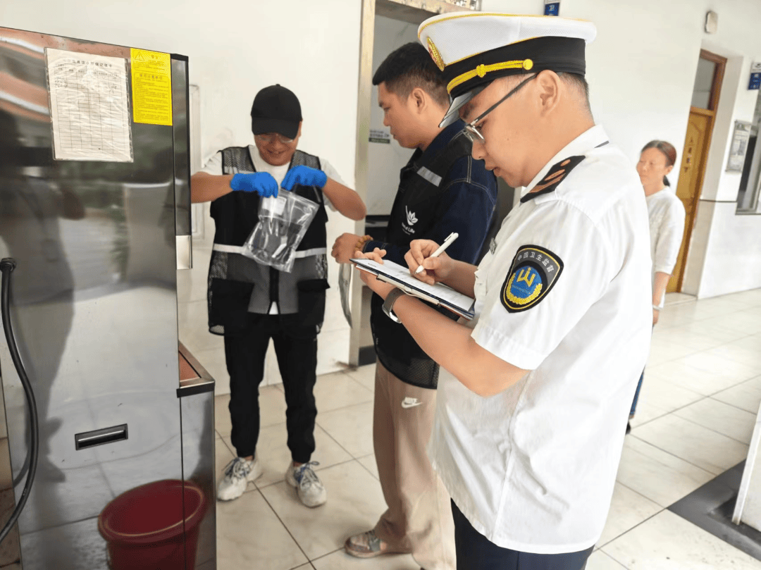 钟楼区卫生监督所对备考考点开展全面深入的检查,重点检查学校传染病