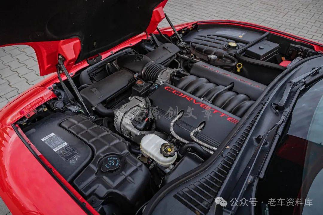 7升,最大功率350马力,传动系统为大名鼎鼎的4l60e自动变速箱.
