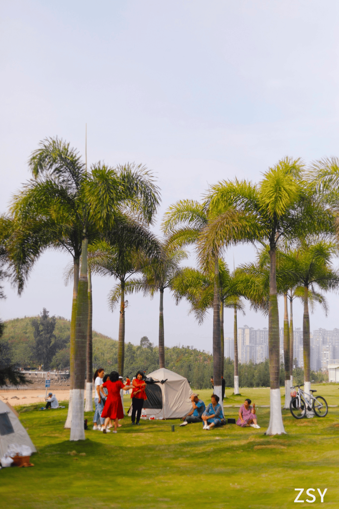 西湾城市沙滩:夏日傍晚的欢乐集结地,尽享"家门口"的海滨乐趣