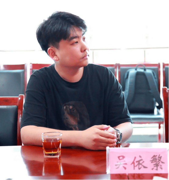 副会长单位,承德避暑山庄企业集团股份有限公司公关经理赵世华发言省