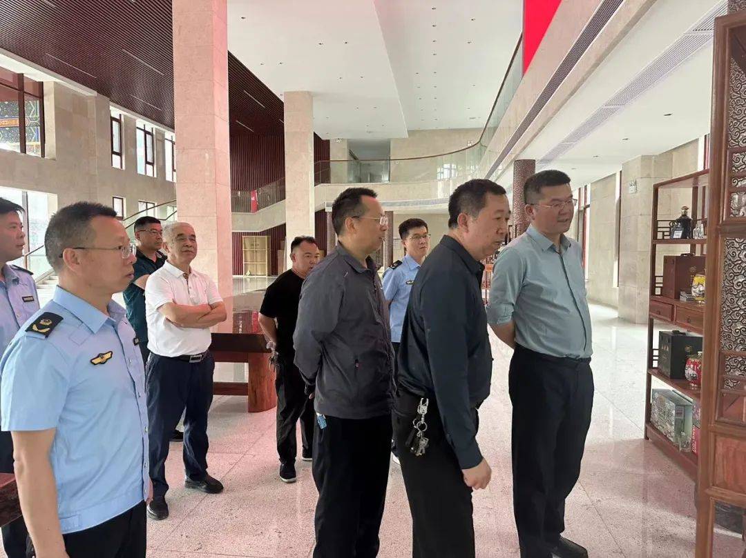 李青松赴中心城区开展"特供酒"清源打链专项行动调研工作