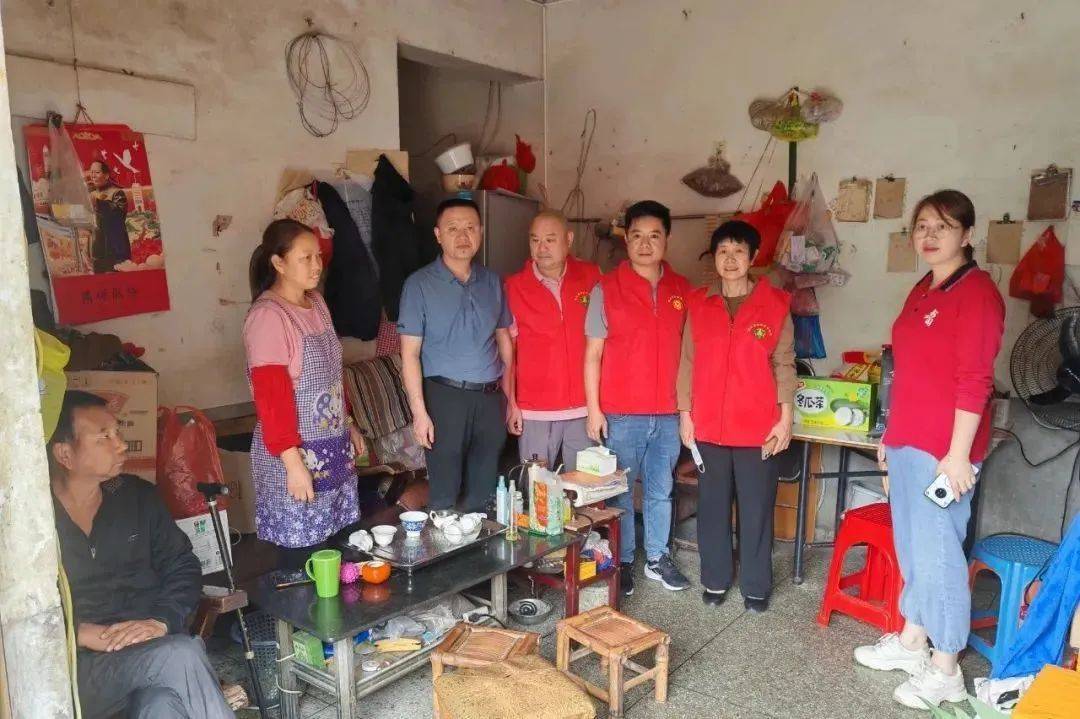 左右滑动查看更多6月3日,在端午节即将来临之际,德化县残联联合县禁毒