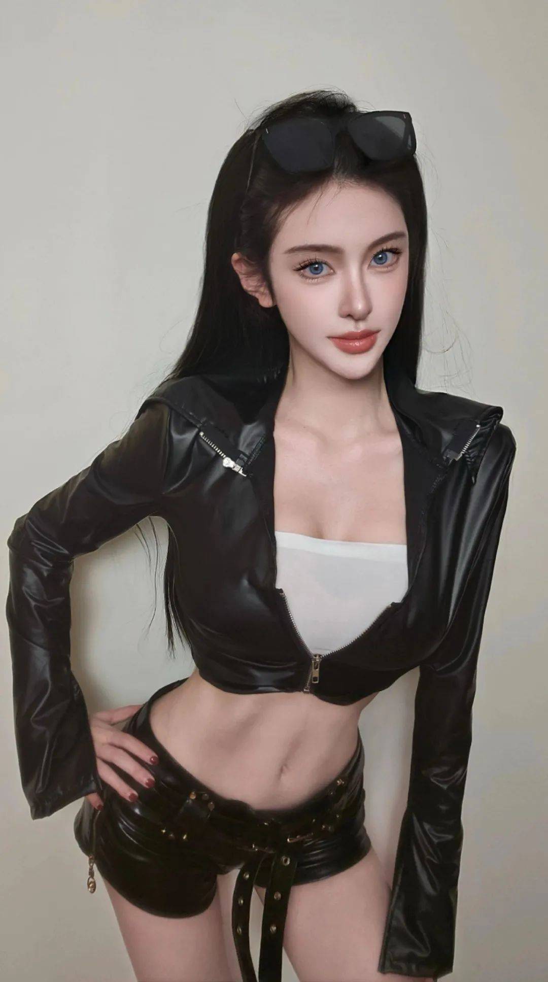 海贼王罗宾cos,这身材比女帝还好,我真的太爱了