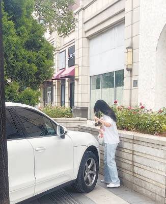 难行_人行道_行人_机动车