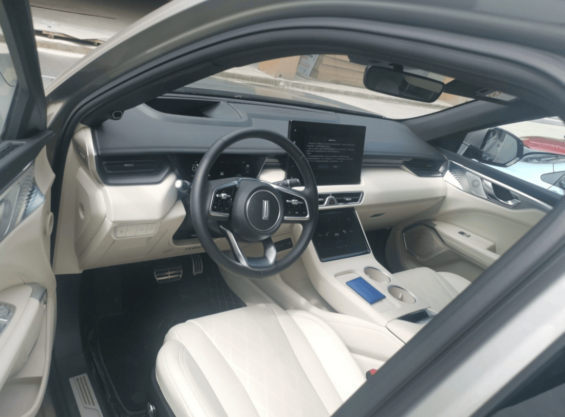 比新车便宜8万,这辆上牌一年的魏牌摩卡新能源试驾车值得买吗?