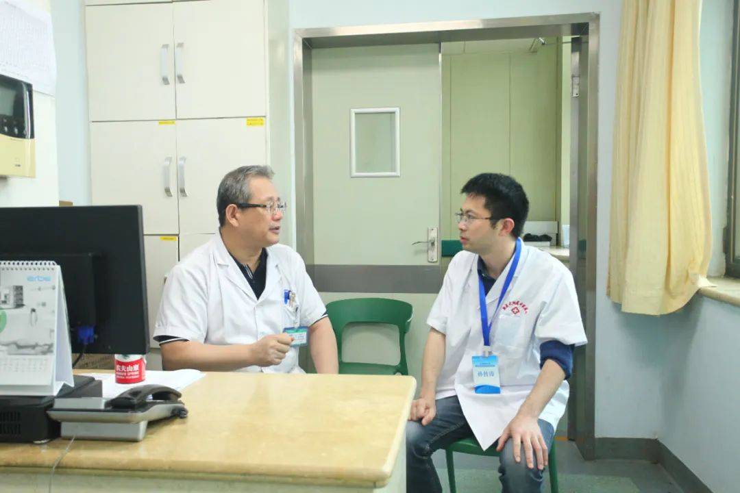 【新闻快递】浙新医师联手在内镜粘膜下剥离术成功切除直肠巨大肿物