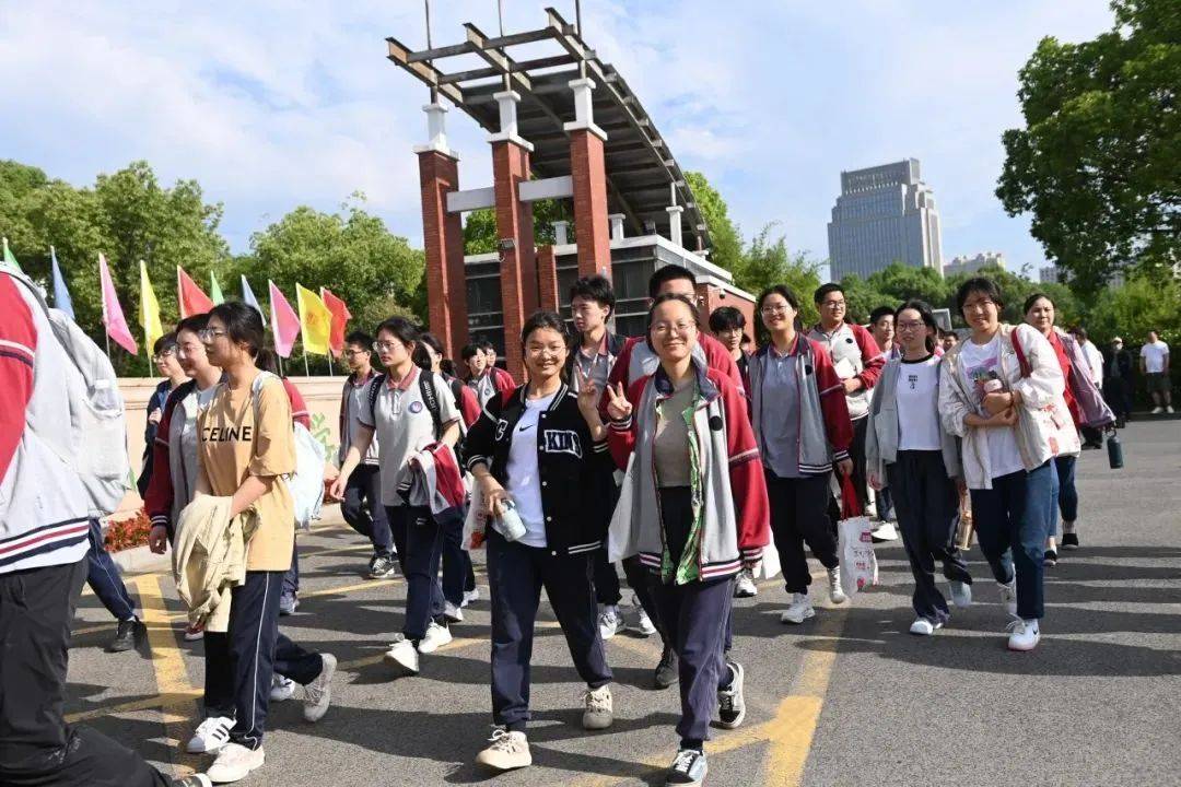 张家港高级中学4个考点,沙洲中学,暨阳高级中学,我市设有梁丰高级中学