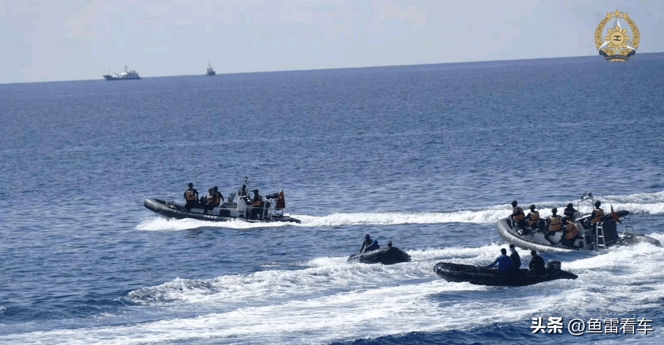 两艘万吨巨舰即将南海碰面?071型船坞登陆舰昨日通过巴斯兰海峡