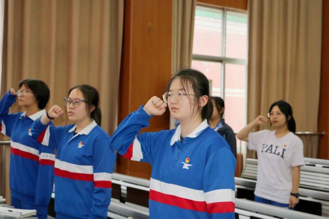 团旗飘扬承薪火 挺膺担当跟党走|长沙市雅礼十五中学举行2024年新团员