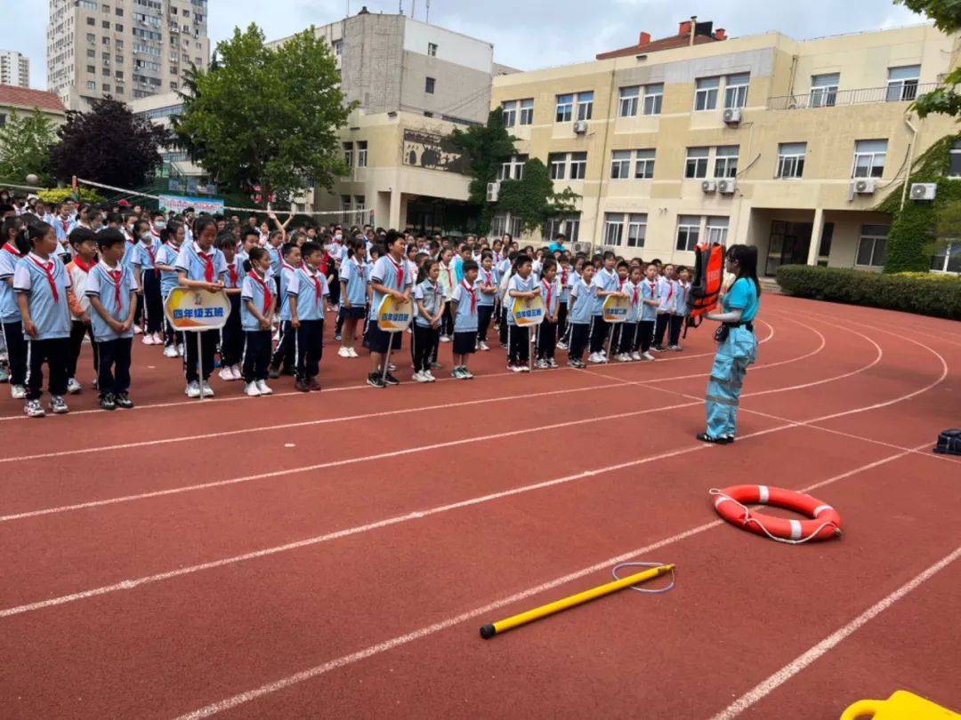 防溺常演练,安全伴我行——青岛台东六路小学开展防溺水应急演练活动