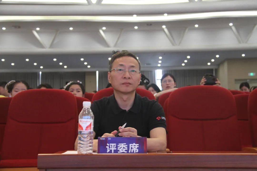 本场比赛的评委老师分别是:江苏影视频道资深导演董帅老师,江苏影视