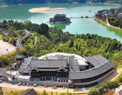 酉阳土家族苗族自治县河湾村,我们遇到了土家族传统建造艺术博物馆