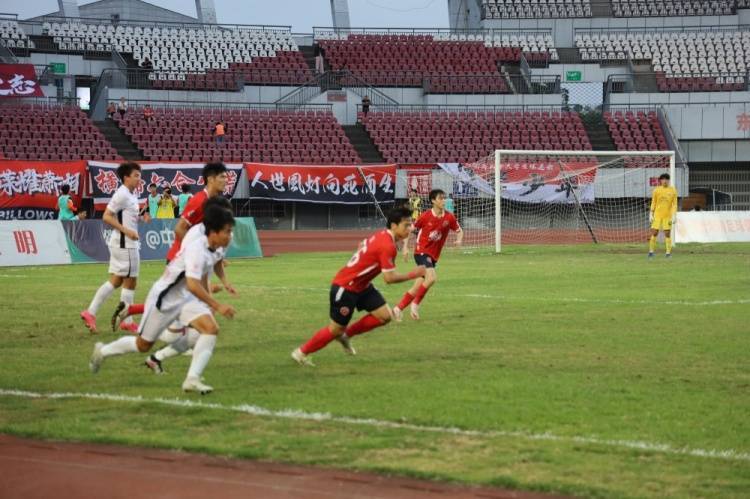 中乙联赛第11轮，上海海港B队0-1湖南湘涛