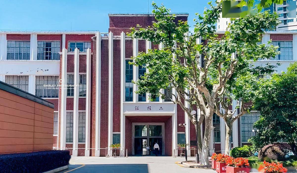 上海最古老的大学,邬达克参与设计,跨越3个世纪一直在原地办学