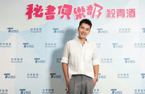 王传一称贺军翔已读不回7日,王传一在采访中被问到如何看待15年老友