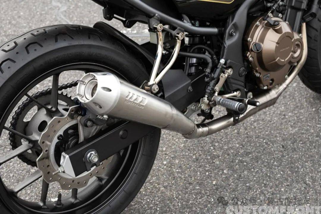 仿赛车复古改造 本田cbr400r | 每日一车