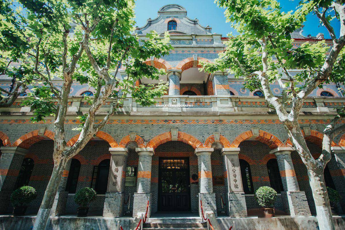 上海最古老的大学,邬达克参与设计,跨越3个世纪一直在原地办学