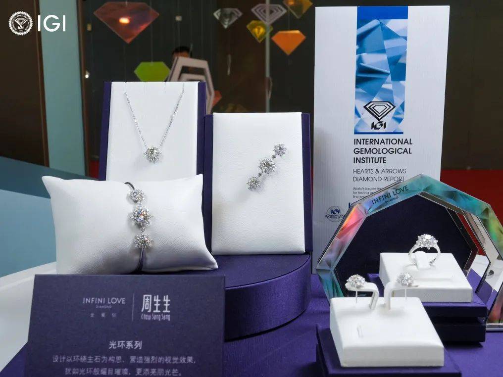 王室庄园系列,精湛工艺延续王室浪漫爱情,优雅设计凸显钻石夺目光芒