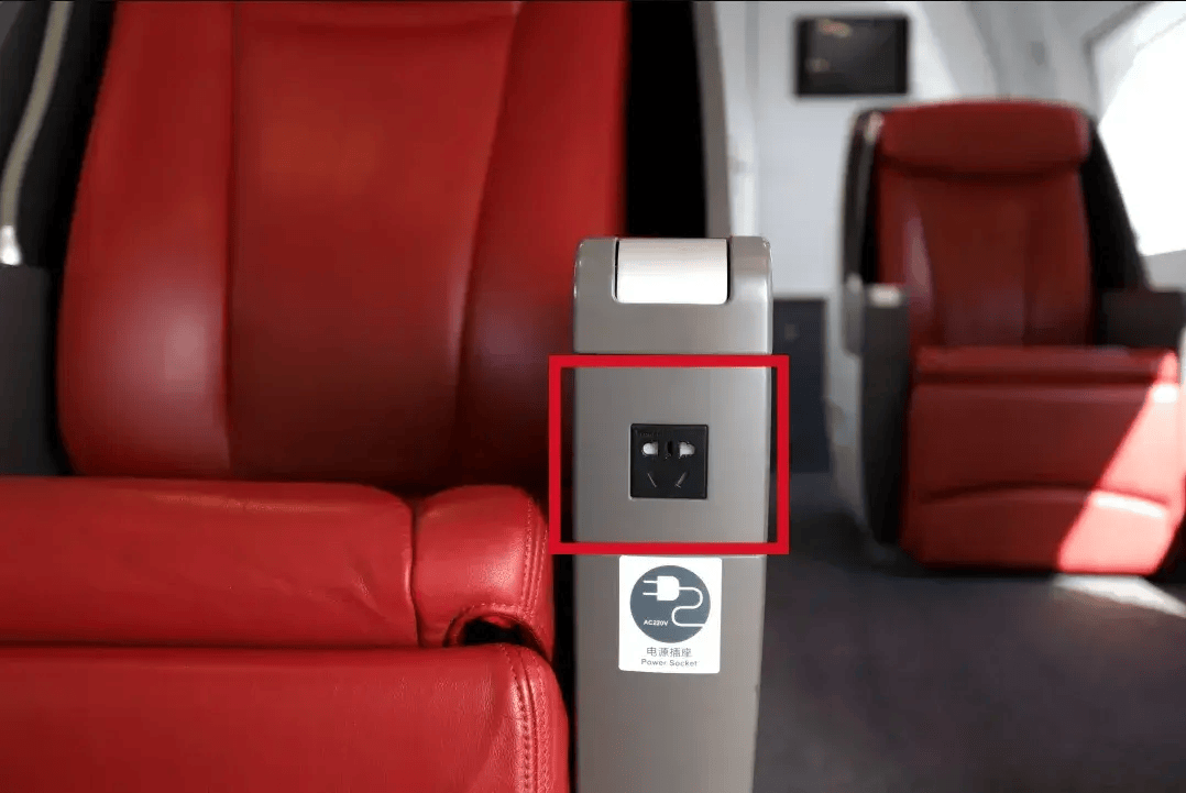 位于座椅扶手下方位置商务座席的插座crh380b型动车组列车crh380b型