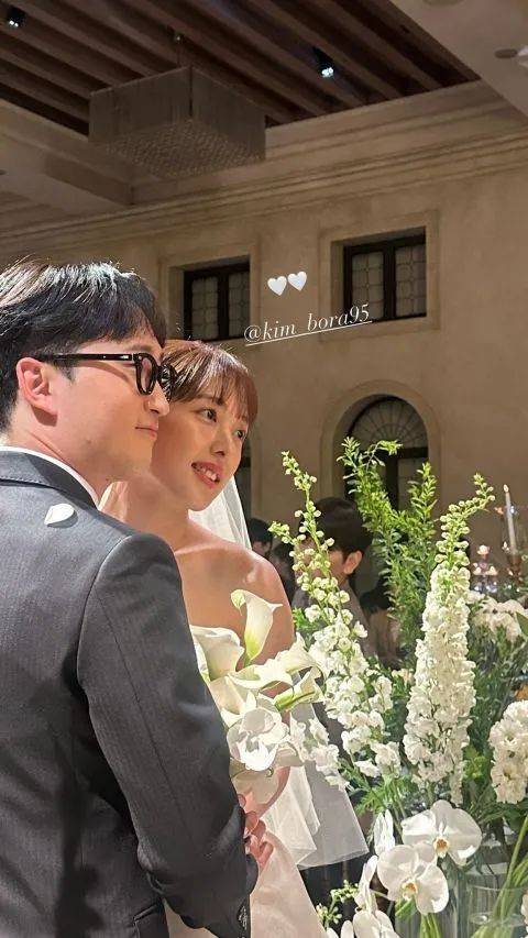 今天又一位韩国著名女演员结婚,众多明星来到婚礼现场祝贺