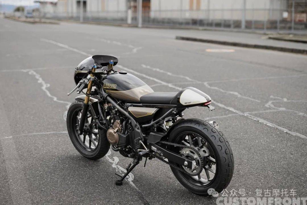 仿赛车复古改造 本田cbr400r | 每日一车