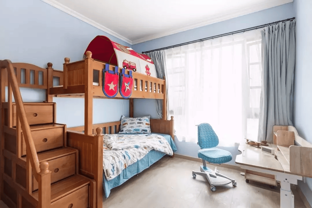 小户型儿童房优选:童趣高低床,实用又有趣,打造欢乐成长空间
