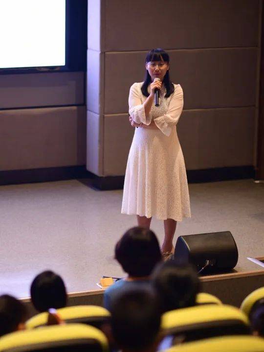 活动特邀三水区实验小学陈艳君老师,一(4)班李名扬妈妈,一(5)班杨晓恬