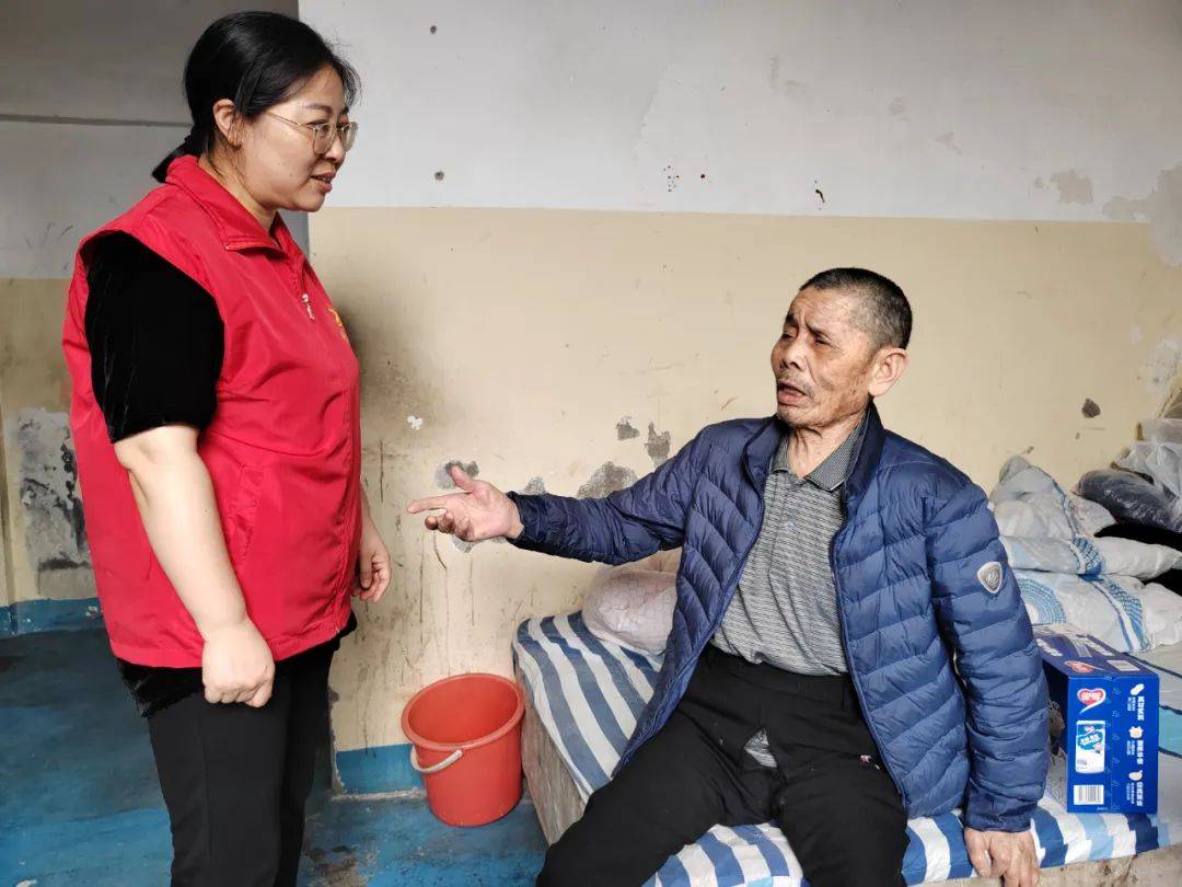 苍南县同德公益服务中心开展"浓情端午·关爱老人活动