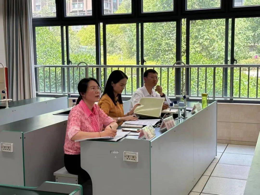 课题研究促提升 专家引领共发展