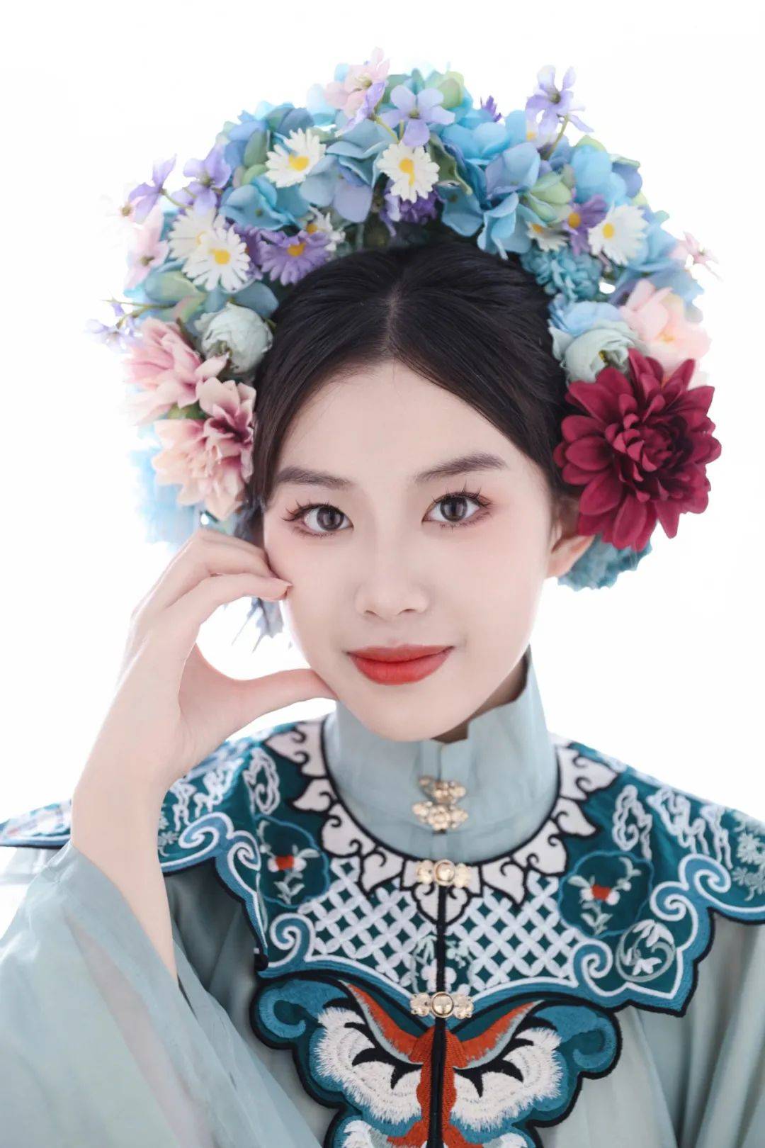 这些妆容彰显了汉服文化的独特魅力又展现了现代妆造的精湛技艺让摄影
