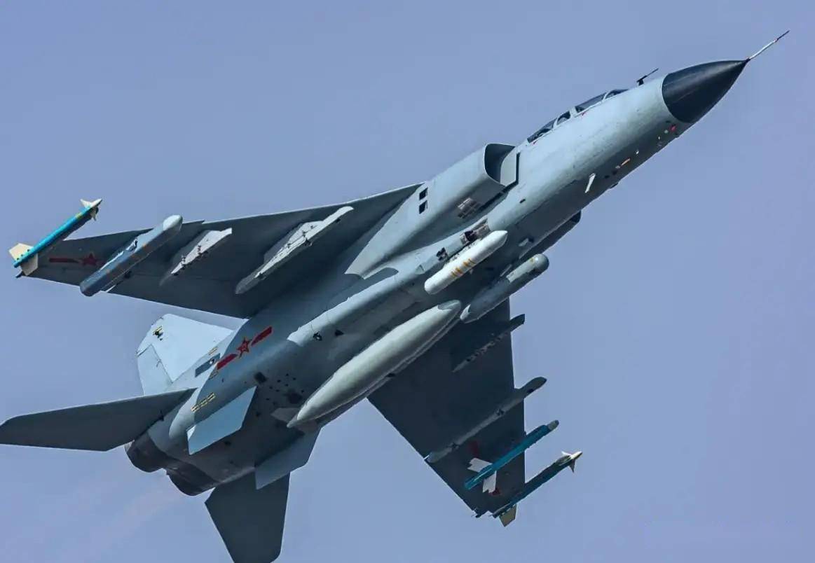 或已做最坏打算?荷兰军舰东海横行,我军出手,飞豹直19空中驱离