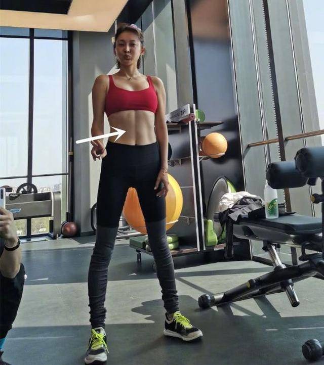 又有胸肌,徐冬冬身下放鸡蛋,塑造完美身材_刘涛_腹部_健身