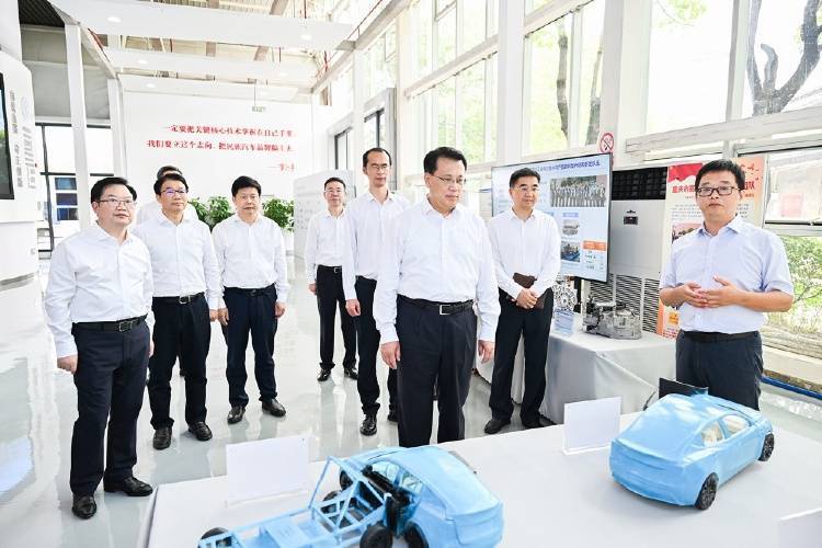 袁家军:发挥优势 服务全局 加快建设特色高水平大学